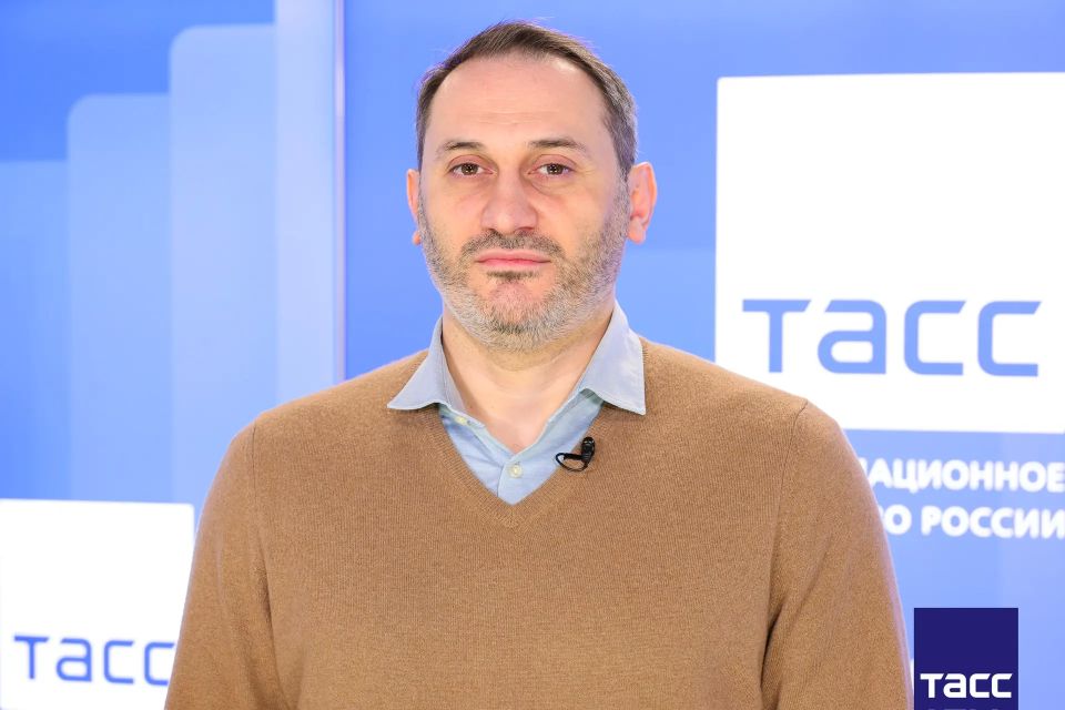 ������� �� ���������, � ����� ������������ � �����-����������� � ������������ �������������� ������ "���� ������", ����������� 15-����� ������� ����������� ���������� ���� ������������ ������ ������ "�� �����" � �����������: