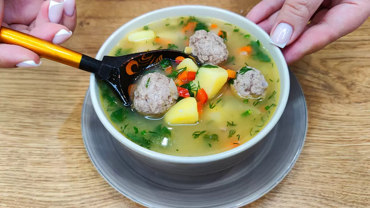 Ароматный суп с фрикадельками и чечевицей для домашнего уюта