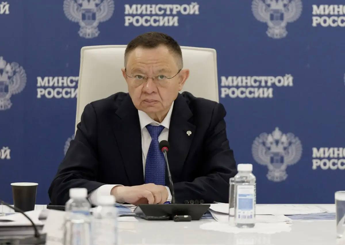 Глава Минстроя России Ирек Файзуллин провел еженедельное совещание с регионами и главными распорядителями бюджетных средств (ГРБС) Глава Минстроя России Ирек Файзуллин провел еженедельное совещание с регионами и главными распорядителями бюджетных средств (ГРБС)