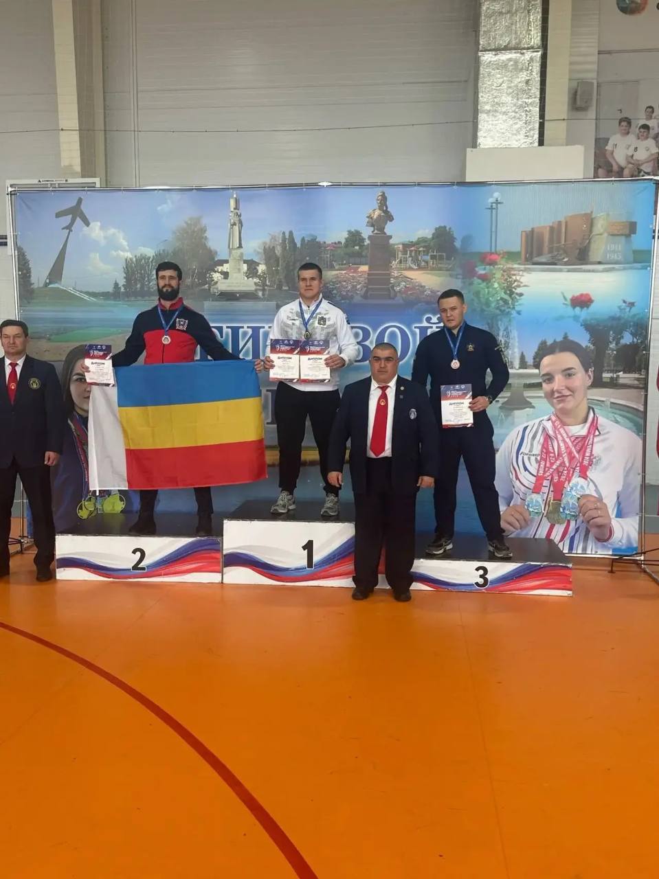 Чемпионский рывок. В станице Ленинградская Краснодарского края прошёл чемпионат Северо-Кавказского и Южного федеральных округов по гиревому спорту, собравший 150 силачей из восьми регионов страны