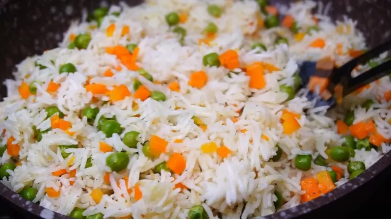 Нежный рис с овощами: просто и вкусно для любого стола