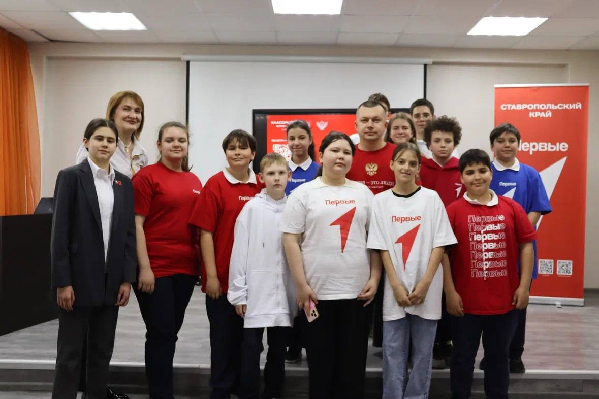 В столице СКФО прошла классная встреча с Героем России, председателем Движения Первых Артуром Орловым