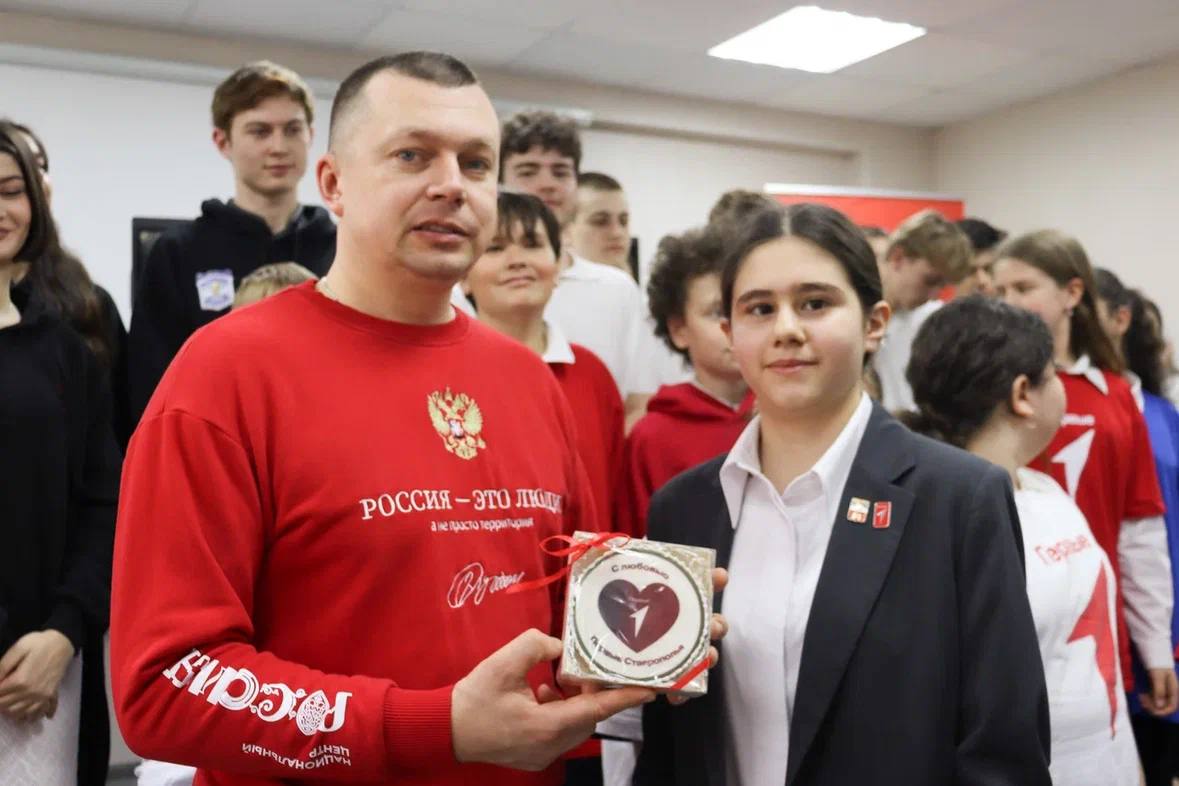 В столице СКФО прошла классная встреча с Героем России, председателем Движения Первых Артуром Орловым В столице СКФО прошла классная встреча с Героем России, председателем Движения Первых Артуром Орловым