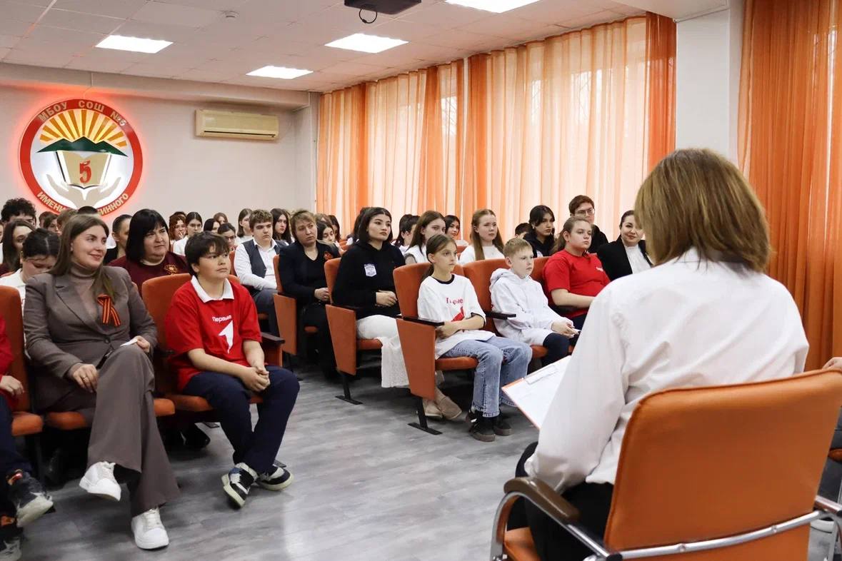 В столице СКФО прошла классная встреча с Героем России, председателем Движения Первых Артуром Орловым В столице СКФО прошла классная встреча с Героем России, председателем Движения Первых Артуром Орловым