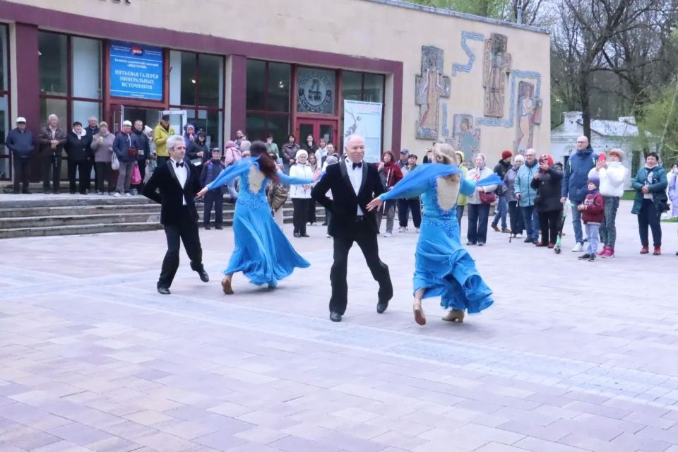 У источника №4 в Лечебном парке прошёл прекрасный концерт в рамках цикла «Весенние Ессентуки» У источника №4 в Лечебном парке прошёл прекрасный концерт в рамках цикла «Весенние Ессентуки»