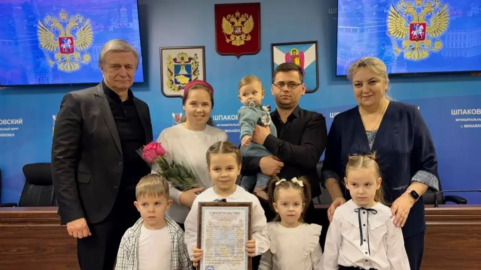 Владимир Владимиров: Продолжаем оказывать помощь молодым семьям в улучшении жилищных условий Владимир Владимиров: Продолжаем оказывать помощь молодым семьям в улучшении жилищных условий