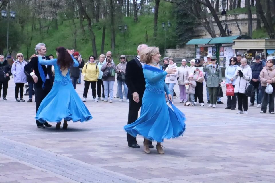 У источника №4 в Лечебном парке прошёл прекрасный концерт в рамках цикла «Весенние Ессентуки» У источника №4 в Лечебном парке прошёл прекрасный концерт в рамках цикла «Весенние Ессентуки»