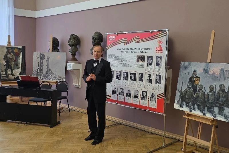 «Память, написанная кистью»: в музейном фойе пятигорского Театра оперетты открылась персональная выставка Игоря Хоронько «Память, написанная кистью»: в музейном фойе пятигорского Театра оперетты открылась персональная выставка Игоря Хоронько