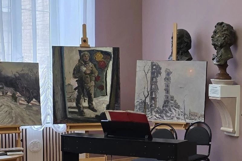 «Память, написанная кистью»: в музейном фойе пятигорского Театра оперетты открылась персональная выставка Игоря Хоронько «Память, написанная кистью»: в музейном фойе пятигорского Театра оперетты открылась персональная выставка Игоря Хоронько