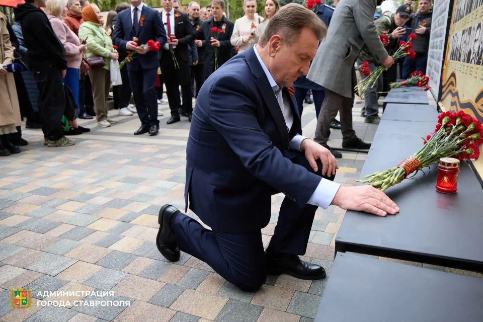 ����� ������ ��������� ������ � ���������� ����������� ����� ��� 200 ������������