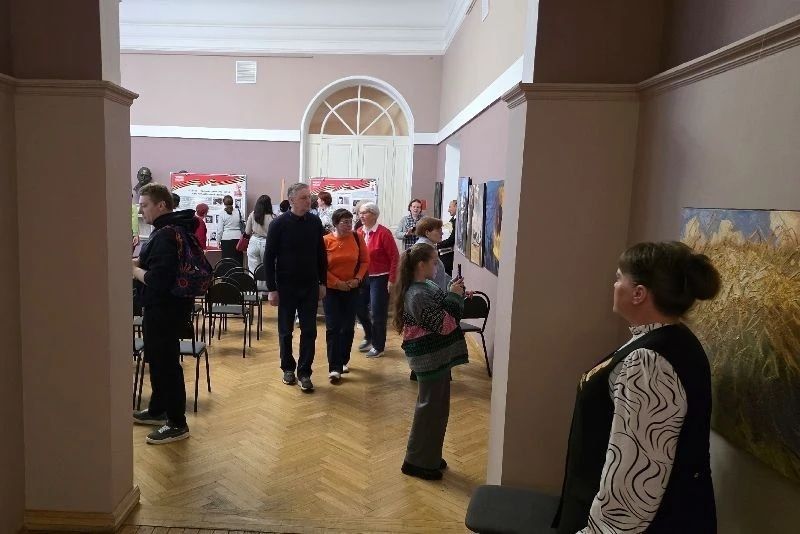 «Память, написанная кистью»: в музейном фойе пятигорского Театра оперетты открылась персональная выставка Игоря Хоронько «Память, написанная кистью»: в музейном фойе пятигорского Театра оперетты открылась персональная выставка Игоря Хоронько