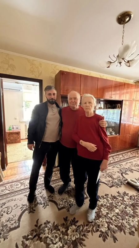 С особым трепетом и благодарностью в преддверии Дня Победы представители ТОСов и депутаты городской думы Ессентуков начали навещать тех, кто прошёл через суровые испытания военных лет С особым трепетом и благодарностью в преддверии Дня Победы представители ТОСов и депутаты городской думы Ессентуков начали навещать тех, кто прошёл через суровые испытания военных лет
