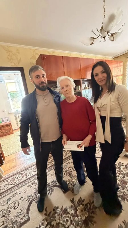 С особым трепетом и благодарностью в преддверии Дня Победы представители ТОСов и депутаты городской думы Ессентуков начали навещать тех, кто прошёл через суровые испытания военных лет С особым трепетом и благодарностью в преддверии Дня Победы представители ТОСов и депутаты городской думы Ессентуков начали навещать тех, кто прошёл через суровые испытания военных лет