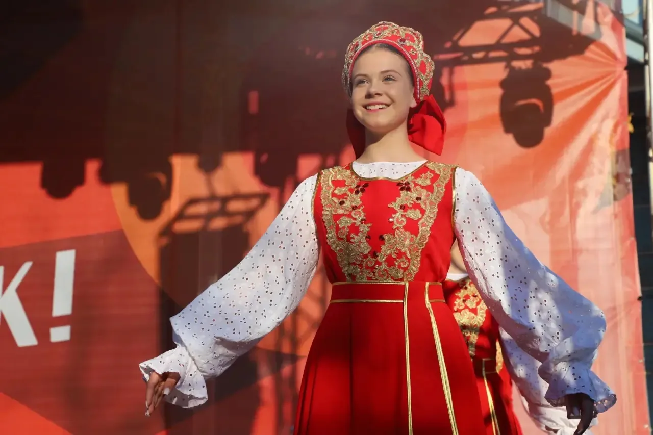 Дмитрий Ворошилов: Четырёхчасовой музыкальный марафон «Вальс Победы» завершил сегодняшний праздничный день - День Победы Дмитрий Ворошилов: Четырёхчасовой музыкальный марафон «Вальс Победы» завершил сегодняшний праздничный день - День Победы