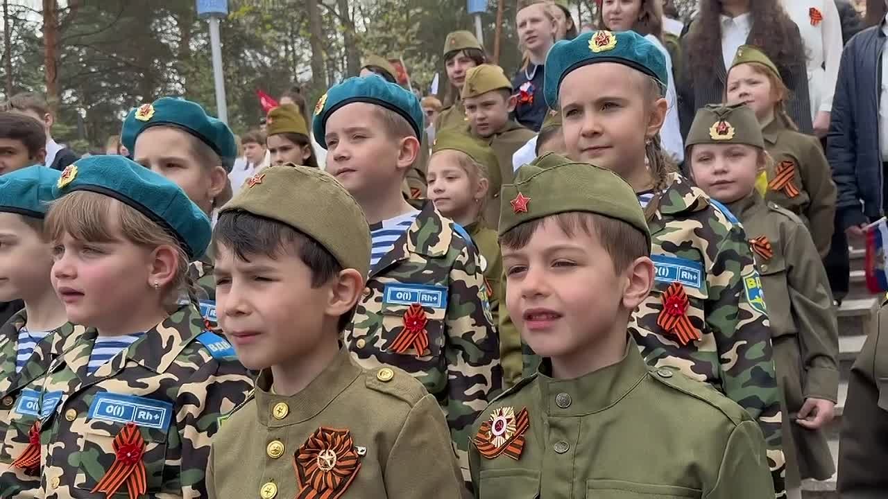 Евгений Моисеев: Дорогие друзья!. Юные кисловодчане поздравляют вас с днём Великой Победы! В этот светлый и торжественный день, когда вся страна отмечает 81-ю годовщину Великого Дня Победы, все детские сады и школы...