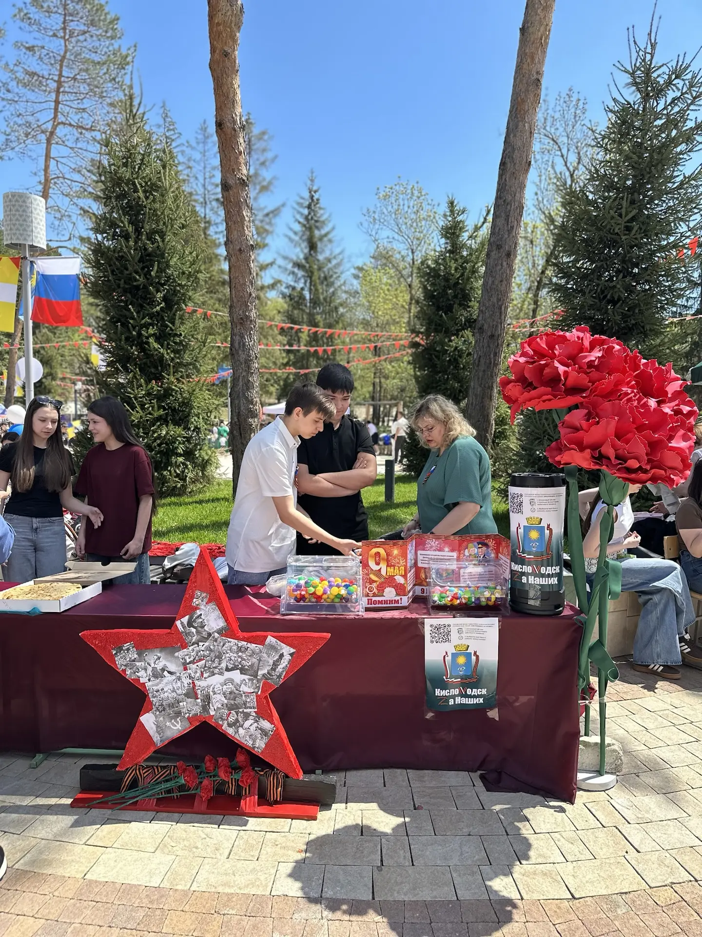Важное городское мероприятие проходит в данный момент на территории городского Комсомольского парка организованное Управлением Образования Важное городское мероприятие проходит в данный момент на территории городского Комсомольского парка организованное Управлением Образования
