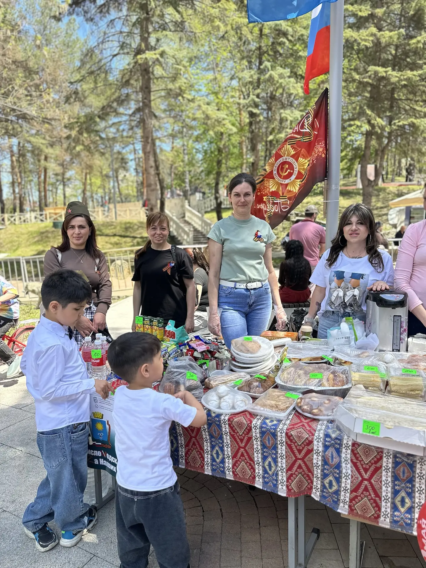Важное городское мероприятие проходит в данный момент на территории городского Комсомольского парка организованное Управлением Образования Важное городское мероприятие проходит в данный момент на территории городского Комсомольского парка организованное Управлением Образования