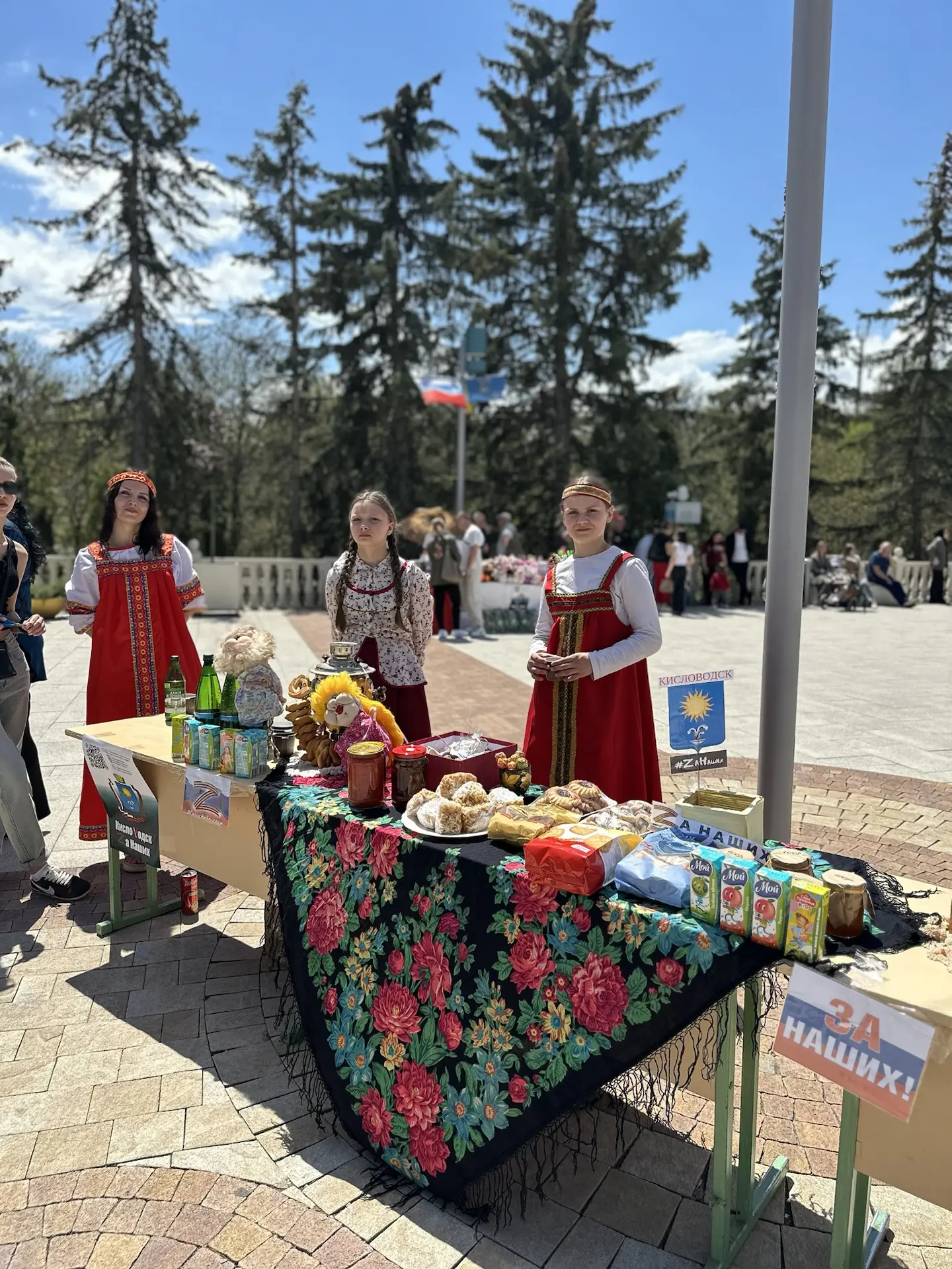Важное городское мероприятие проходит в данный момент на территории городского Комсомольского парка организованное Управлением Образования Важное городское мероприятие проходит в данный момент на территории городского Комсомольского парка организованное Управлением Образования