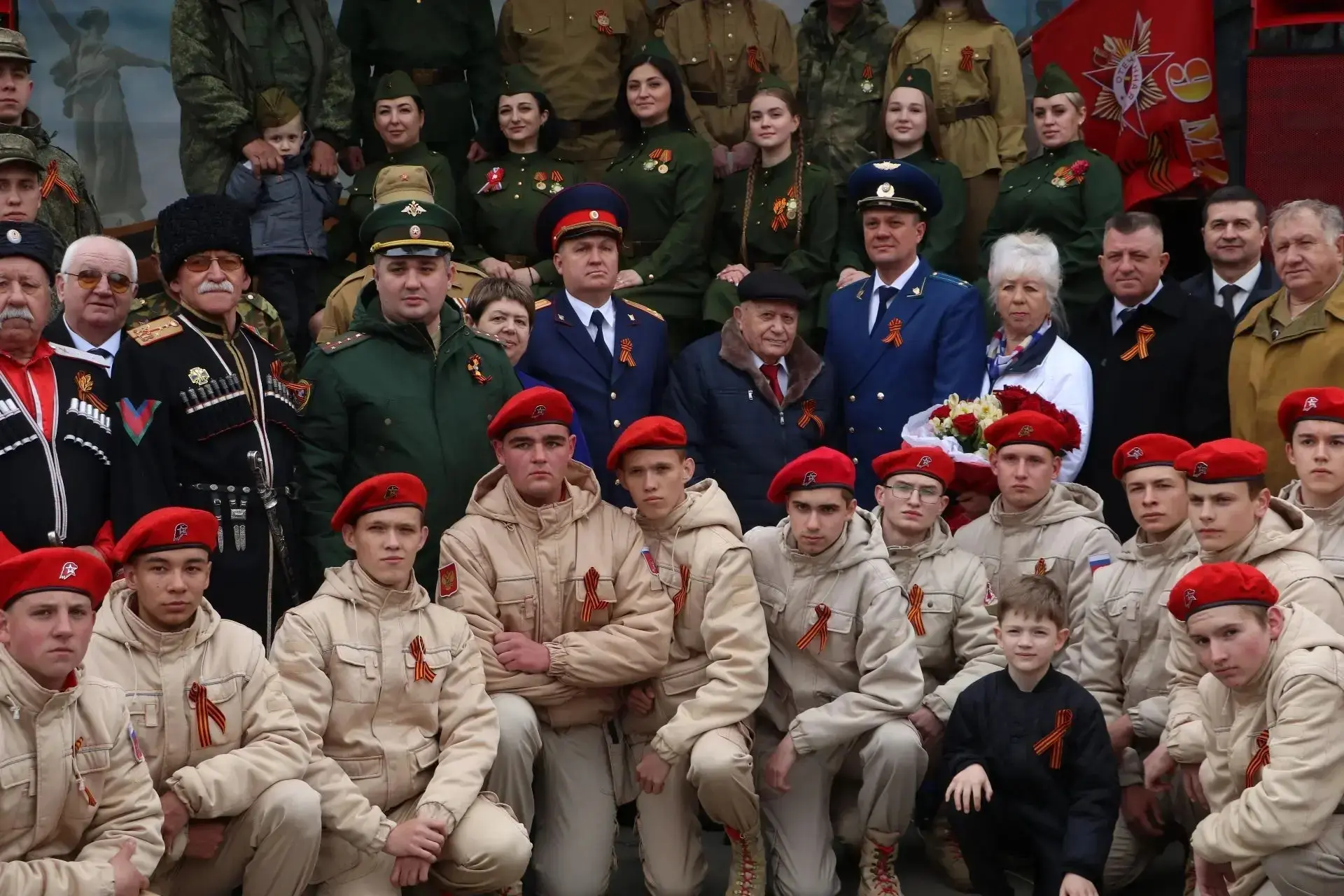Офицеры военных следственных органов Южного военного округа поздравили ветеранов Великой Отечественной войны с Днем Победы Офицеры военных следственных органов Южного военного округа поздравили ветеранов Великой Отечественной войны с Днем Победы