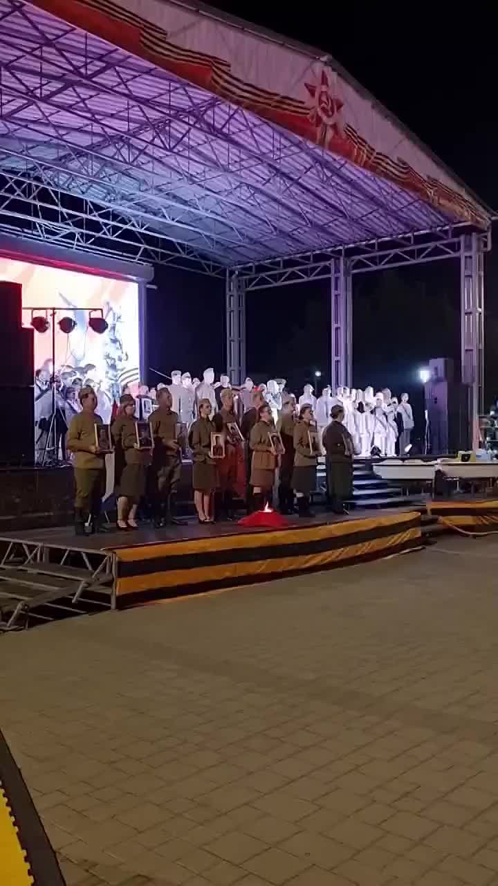 Участник СВО сделал предложение девушке со сцены в День Победы на Ставрополье