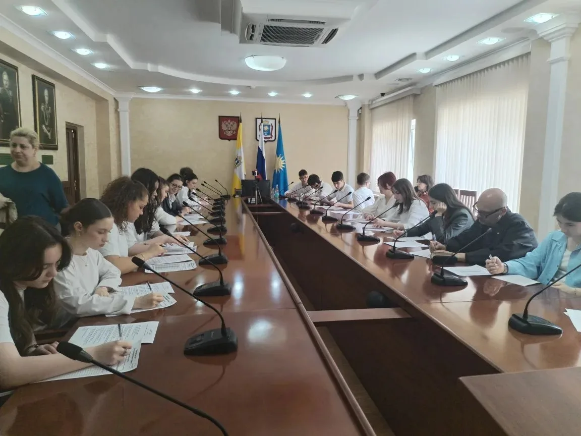 Более тысячи жителей Ставрополья проверили знания избирательного права на краевом диктанте Более тысячи жителей Ставрополья проверили знания избирательного права на краевом диктанте
