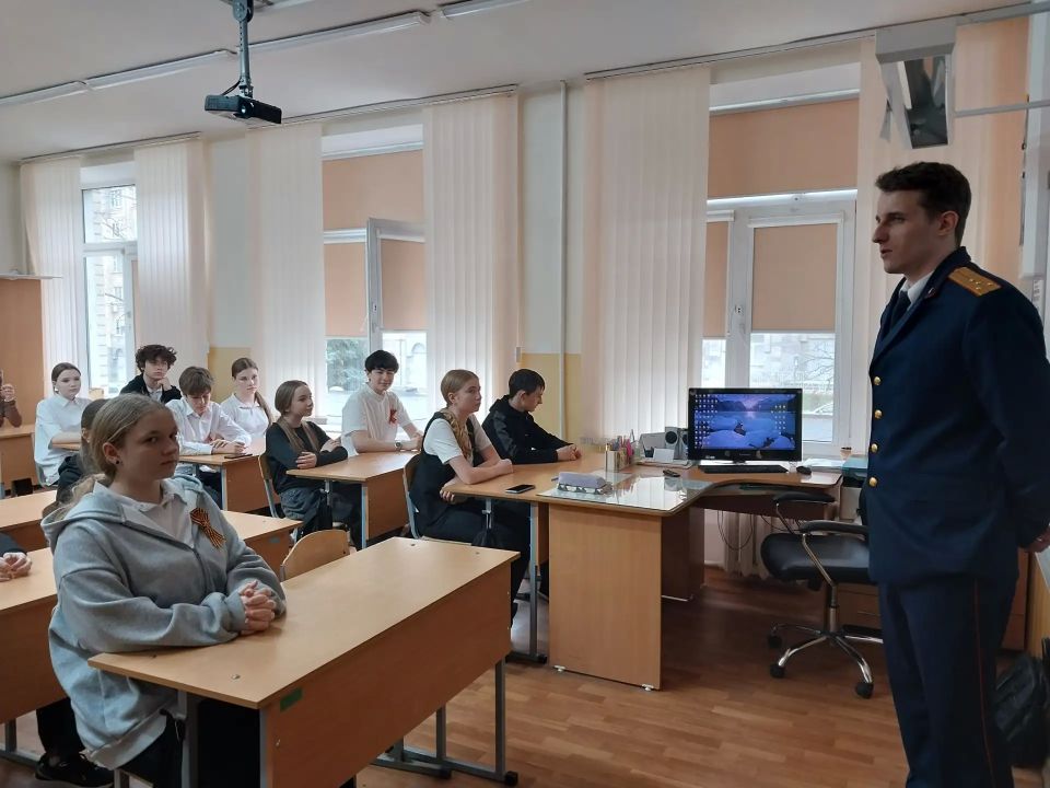 В Ставрополе сотрудники СК России провели профилактическую беседу со школьниками В Ставрополе сотрудники СК России провели профилактическую беседу со школьниками