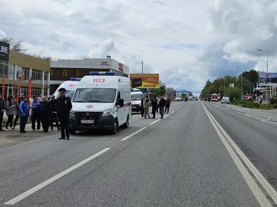 Дмитрий Ворошилов: Хочу поблагодарить сотрудников скорой помощи за оказание первой помощи пострадавшим и дежурство на месте происшествия Дмитрий Ворошилов: Хочу поблагодарить сотрудников скорой помощи за оказание первой помощи пострадавшим и дежурство на месте происшествия
