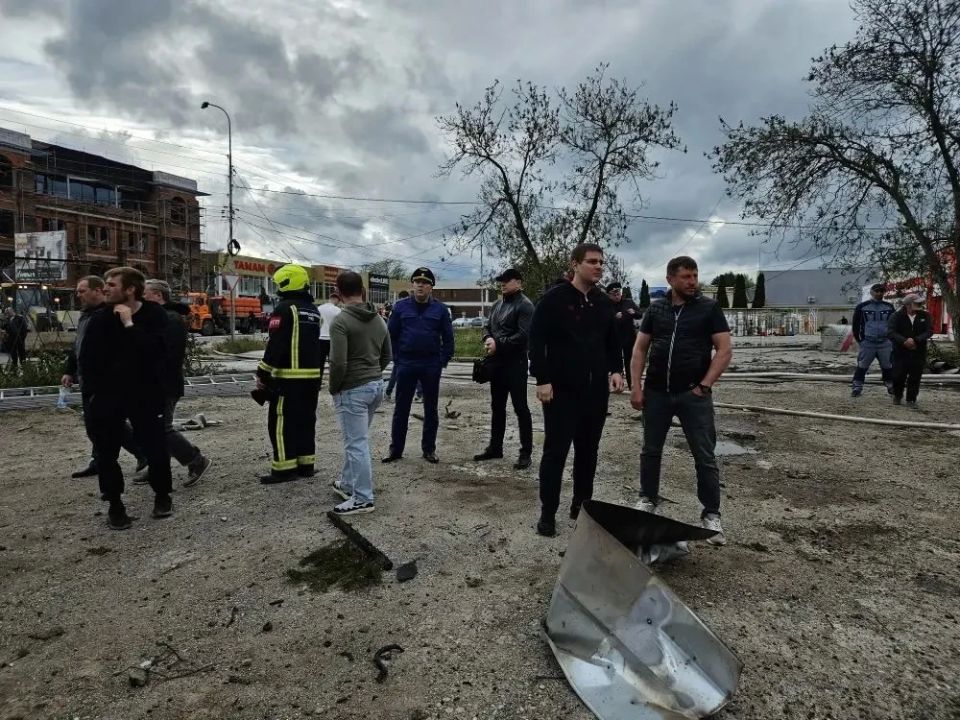 Дмитрий Ворошилов: Хочу поблагодарить сотрудников скорой помощи за оказание первой помощи пострадавшим и дежурство на месте происшествия Дмитрий Ворошилов: Хочу поблагодарить сотрудников скорой помощи за оказание первой помощи пострадавшим и дежурство на месте происшествия