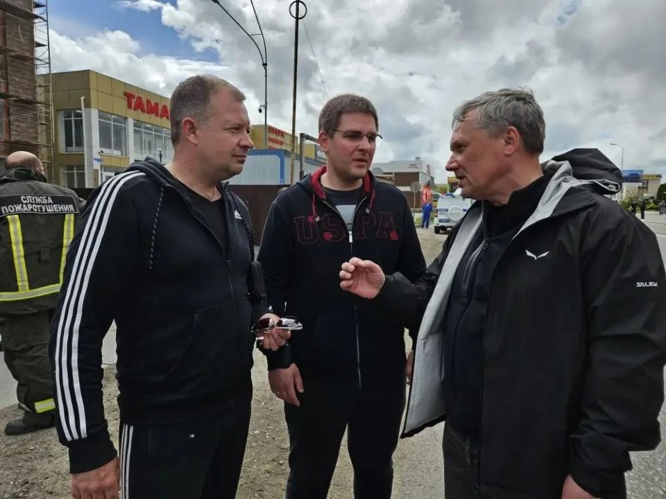 Дмитрий Ворошилов: Хочу поблагодарить сотрудников скорой помощи за оказание первой помощи пострадавшим и дежурство на месте происшествия Дмитрий Ворошилов: Хочу поблагодарить сотрудников скорой помощи за оказание первой помощи пострадавшим и дежурство на месте происшествия