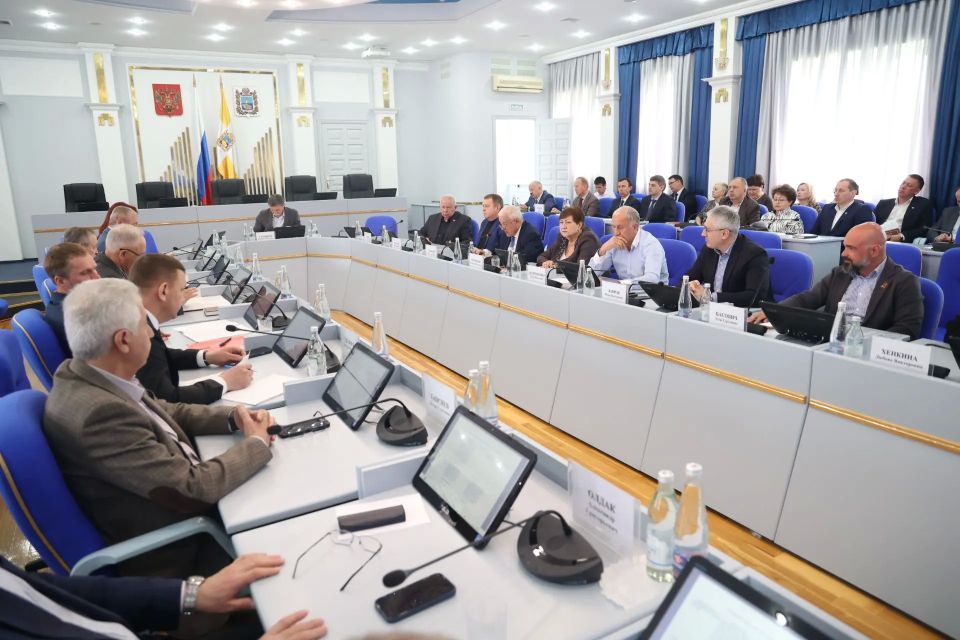В Думе Ставропольского края прошло рабочее совещание депутатов и сотрудников аппарата