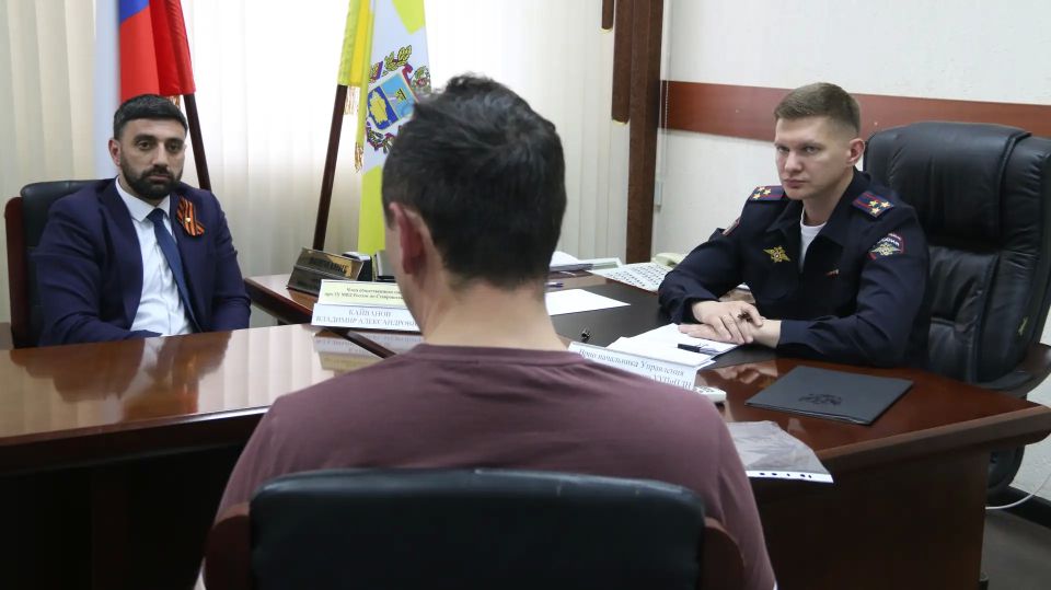 В Ставрополе врио начальника Управления организации деятельности УУПиПДН краевого Главка совместно с председателем Общественного совета провели прием граждан В Ставрополе врио начальника Управления организации деятельности УУПиПДН краевого Главка совместно с председателем Общественного совета провели прием граждан