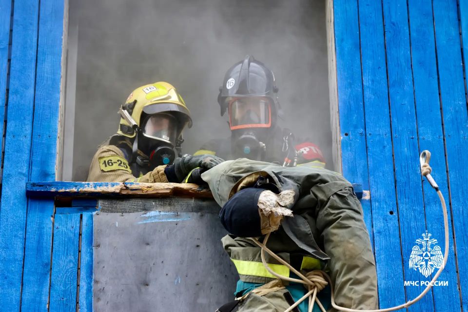 Пожарные МЧС Ставрополья сразились на профессиональном поприще Пожарные МЧС Ставрополья сразились на профессиональном поприще