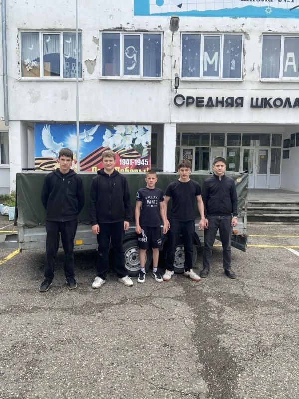 В этом учебном году ученики, родители и учителя школы № 1 города Ессентуки в третий раз провели акцию «Мы вместе» В этом учебном году ученики, родители и учителя школы № 1 города Ессентуки в третий раз провели акцию «Мы вместе»