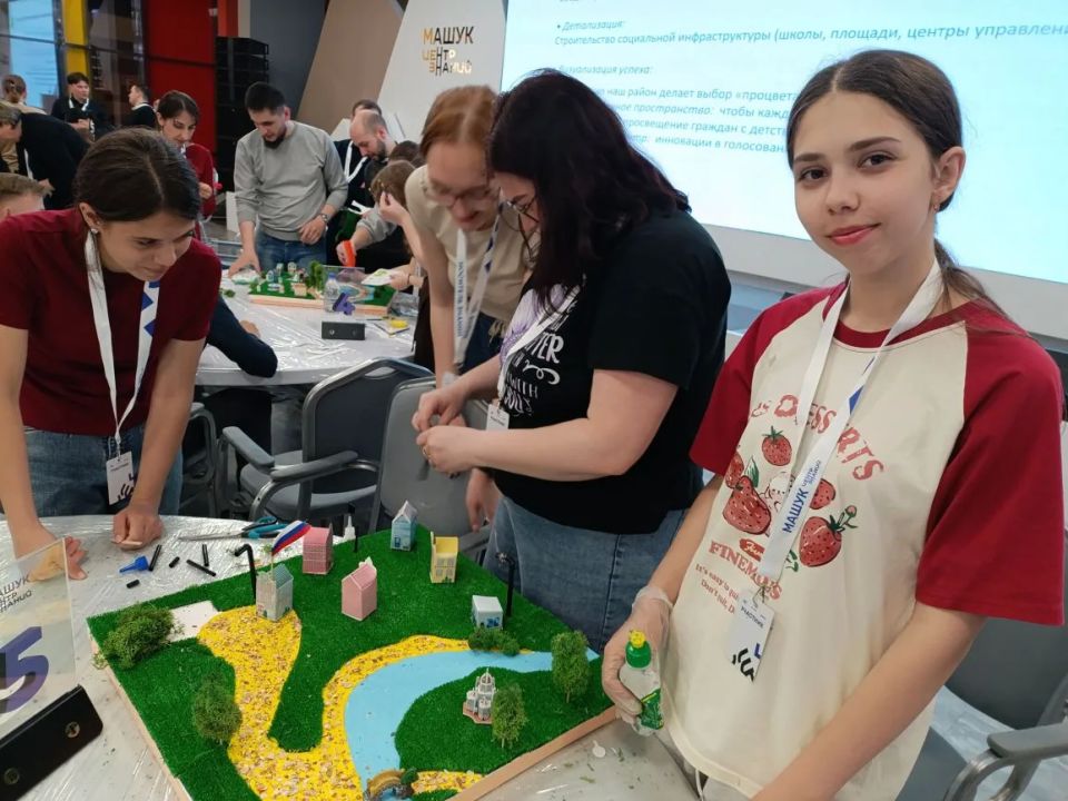 День знакомства завершился командной игрой «Город мечты» День знакомства завершился командной игрой «Город мечты»