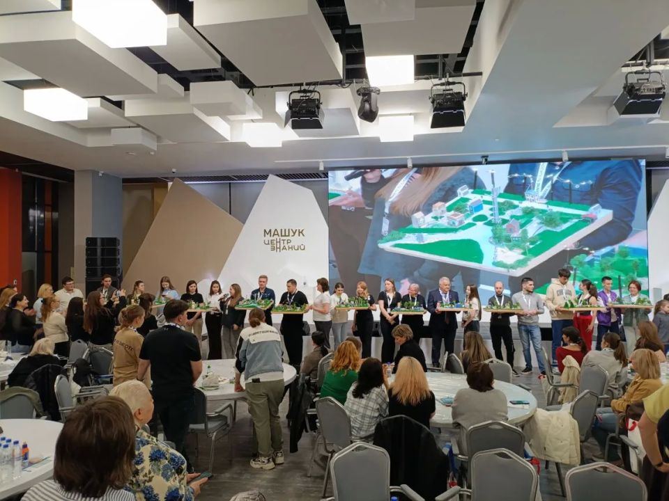 День знакомства завершился командной игрой «Город мечты»