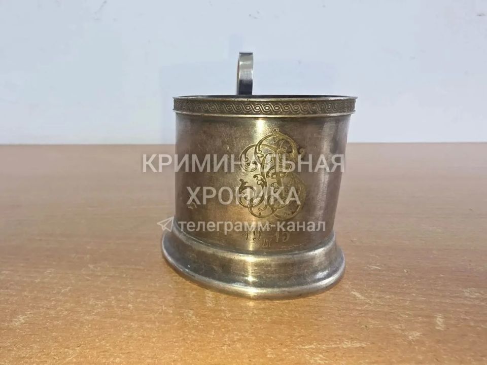 Жительнице Кисловодска грозит условный срок за подстаканник из Дагестана, который она украла после шутки землекопов