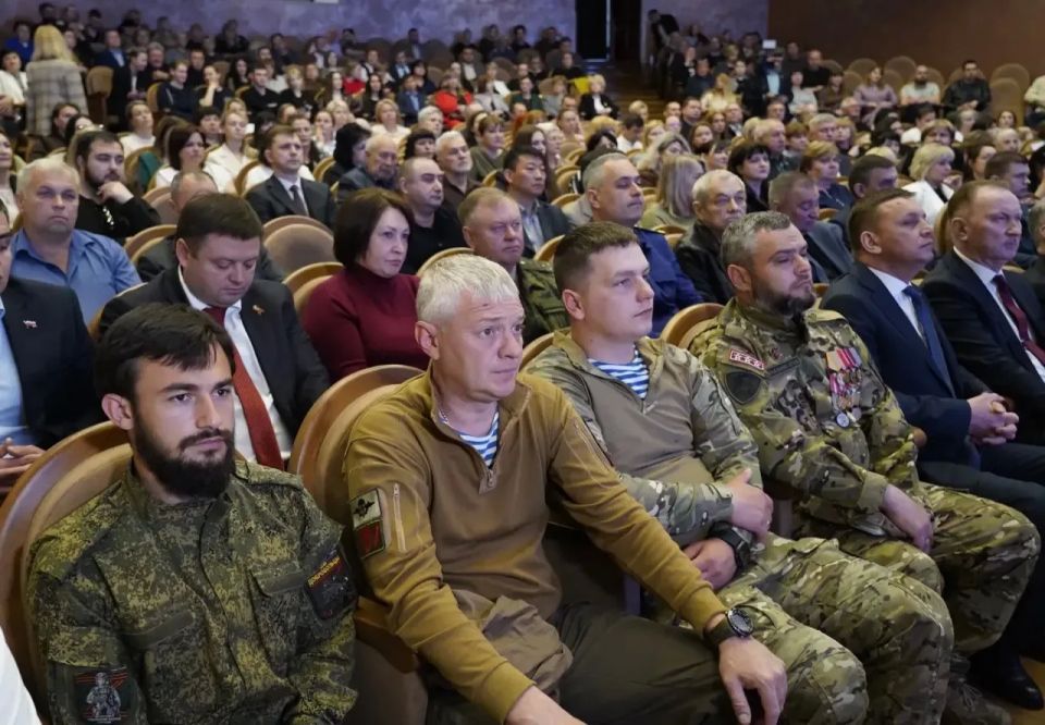 Владимир Владимиров: Сегодня во время рабочей поездки в Невинномысск принял участие в заседании городской Думы Владимир Владимиров: Сегодня во время рабочей поездки в Невинномысск принял участие в заседании городской Думы