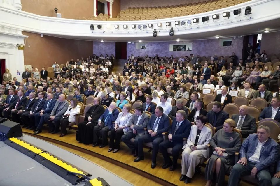 Владимир Владимиров: Сегодня во время рабочей поездки в Невинномысск принял участие в заседании городской Думы Владимир Владимиров: Сегодня во время рабочей поездки в Невинномысск принял участие в заседании городской Думы