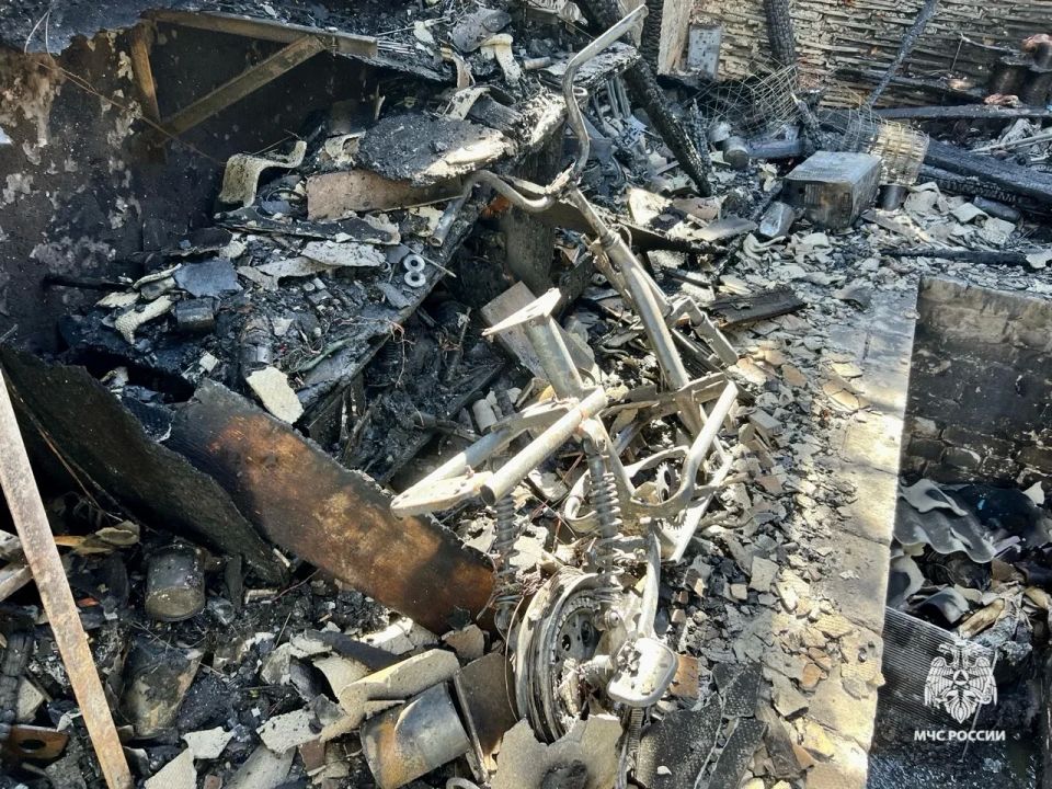 Загоревшийся электросамокат спалил хозпостройку в селе Прикумском Загоревшийся электросамокат спалил хозпостройку в селе Прикумском
