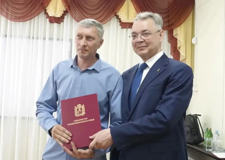 Губернатор Владимир Владимиров поблагодарил сотрудников детсада, на территорию которого упали обломки БПЛА Губернатор Владимир Владимиров поблагодарил сотрудников детсада, на территорию которого упали обломки БПЛА