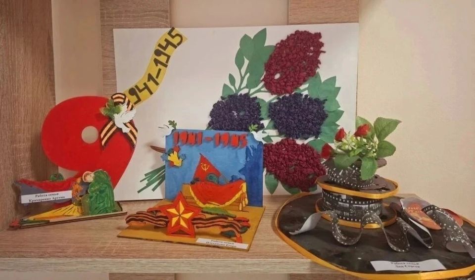 В детском саду «Алёнушка» города Ессентуки открылась выставка «Вечный огонь в наших сердцах» - творческие работы семей воспитанников В детском саду «Алёнушка» города Ессентуки открылась выставка «Вечный огонь в наших сердцах» - творческие работы семей воспитанников