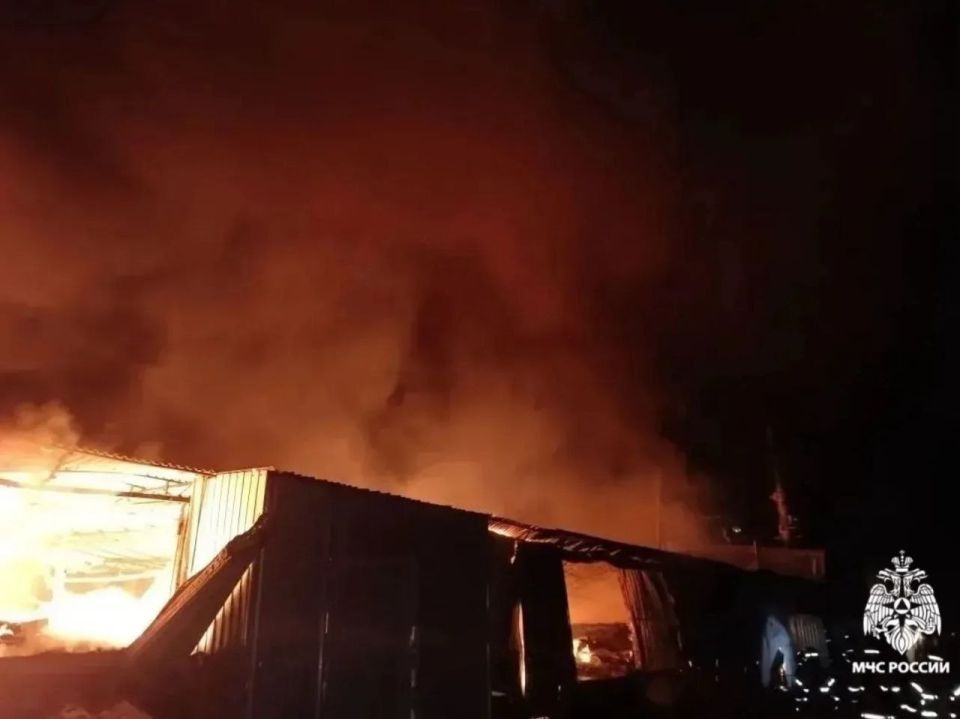 Пожар в Михайловске – горит складское помещение на улице Константинова