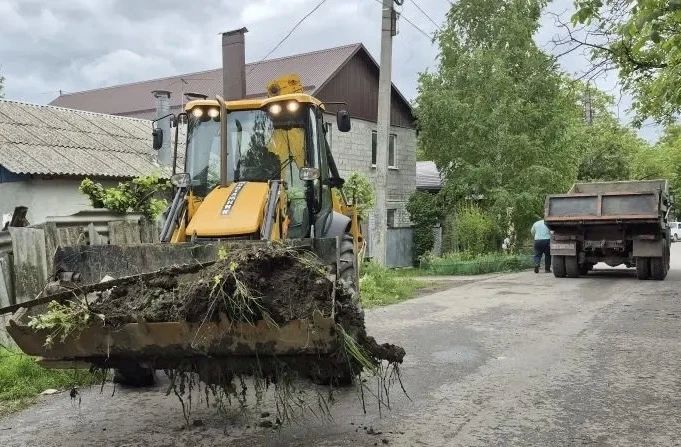 Дмитрий Ворошилов: В результате обильных осадков сошел со склона земляной сель на улицу Пролетарскую Дмитрий Ворошилов: В результате обильных осадков сошел со склона земляной сель на улицу Пролетарскую