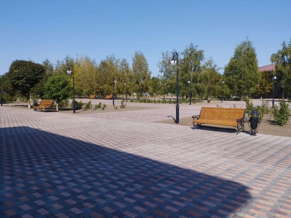 По наказу жителей Степновского района благоустроена площадь в селе Соломенском По наказу жителей Степновского района благоустроена площадь в селе Соломенском