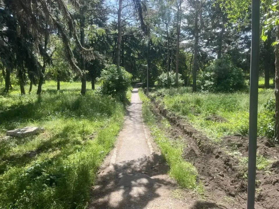 Подрядчик приступил к благоустройству сквера на улице Королёва в Ессентуках, победивший в рейтинговом голосовании 2025 года с результатом 10 578 голосов (всего участвовало 27 629 человек) Подрядчик приступил к благоустройству сквера на улице Королёва в Ессентуках, победивший в рейтинговом голосовании 2025 года с результатом 10 578 голосов (всего участвовало 27 629 человек)