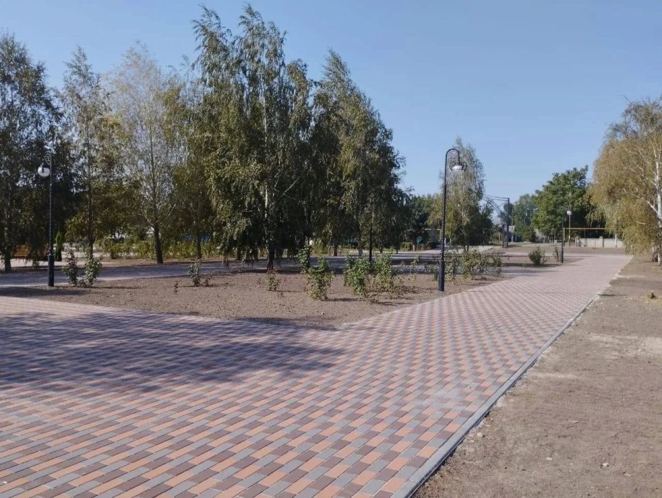 По наказу жителей Степновского района благоустроена площадь в селе Соломенском По наказу жителей Степновского района благоустроена площадь в селе Соломенском