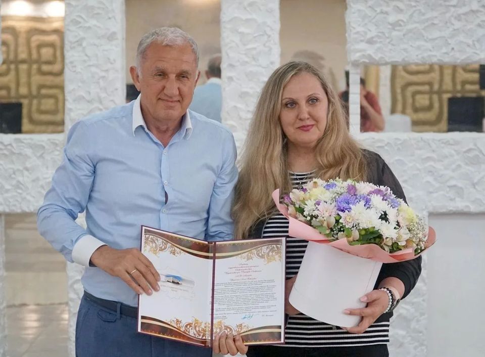 По поручению председателя Думы Николая Великданя председатель комитета по аграрным и земельным вопросам, природопользованию и экологии Игорь Андрющенко принял участие в награждении победителей спартакиады издательского дома... По поручению председателя Думы Николая Великданя председатель комитета по аграрным и земельным вопросам, природопользованию и экологии Игорь Андрющенко принял участие в награждении победителей спартакиады издательского дома...