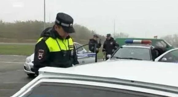 Госавтоинспекторам теперь будет проще и быстрее оформлять некоторые нарушения ПДД