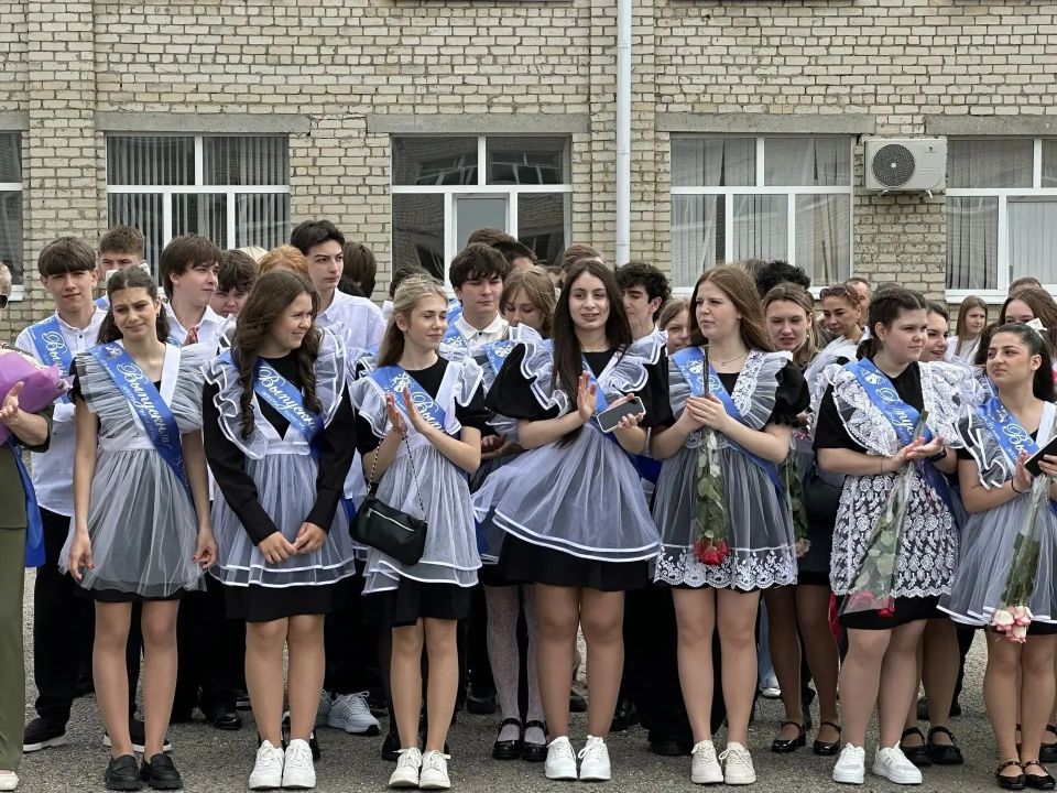 В школах Ставрополья прозвенел Последний звонок В школах Ставрополья прозвенел Последний звонок