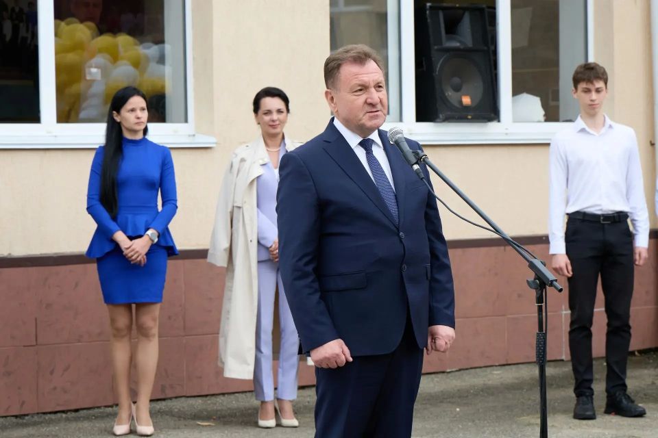 Иван Ульянченко: Сегодня особенный день для более 7000 наших выпускников 9-х и 11-х классов, для них прозвенел последний школьный звонок Иван Ульянченко: Сегодня особенный день для более 7000 наших выпускников 9-х и 11-х классов, для них прозвенел последний школьный звонок